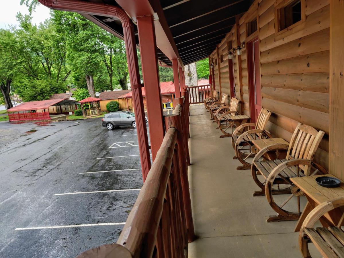 Smoky Falls Lodge Maggie Valley Extérieur photo